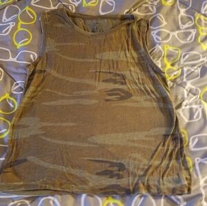 Well Worn Camo Supet Soft Sleeveless Medium